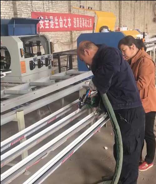 小型聚氨酯灌注發(fā)泡機(jī)器 (斷橋發(fā)泡)多少錢(圖1) 小型聚氨酯灌注發(fā)泡機(jī)器 (斷橋發(fā)泡)多少錢