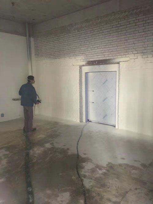 冷庫噴涂保溫聚氨酯發(fā)泡機(圖1) 冷庫噴涂保溫聚氨酯發(fā)泡機案例