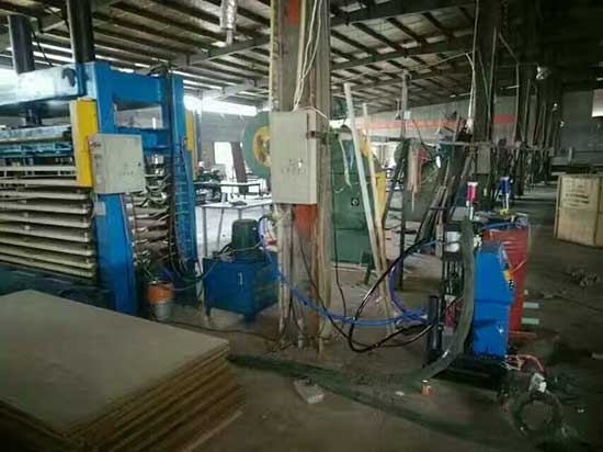 聚氨酯專用發(fā)泡機 防盜門夾層灌注(圖1) 防盜門夾層灌注聚氨酯案例