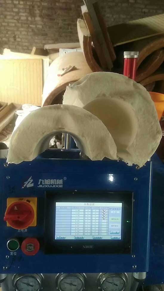 聚氨酯瓦殼生產(chǎn)設(shè)備 瓦殼模具(圖1) 聚氨酯瓦殼生產(chǎn)設(shè)備 瓦殼模具