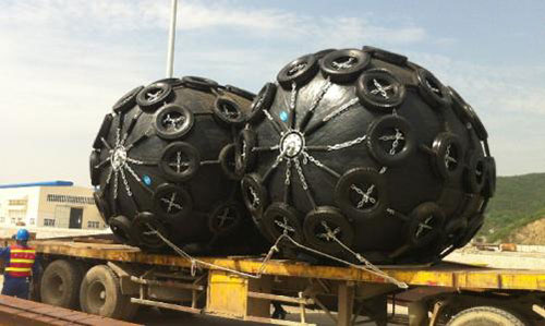 聚氨酯護(hù)舷填充機(jī)器(圖1) 聚氨酯護(hù)舷填充機(jī)器