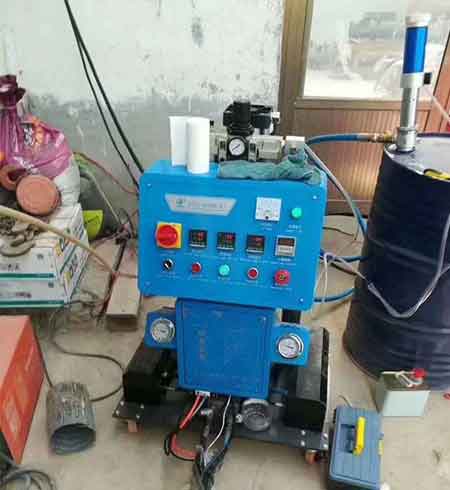 聚氨酯護(hù)舷填充機(jī)器(圖2) Q2600D聚氨酯護(hù)舷填充機(jī)器