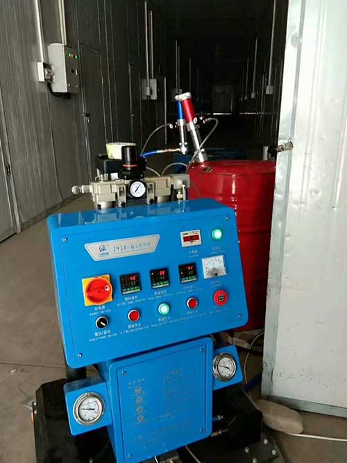 冷庫外墻保溫泡沫噴涂機(jī)械(圖1) Q2600冷庫外墻保溫泡沫噴涂機(jī)械