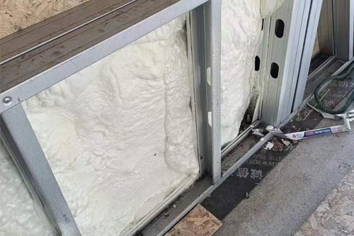 輕鋼房屋龍骨全水聚氨酯保溫噴涂(圖4) 輕鋼房屋龍骨全水聚氨酯保溫噴涂(圖4)