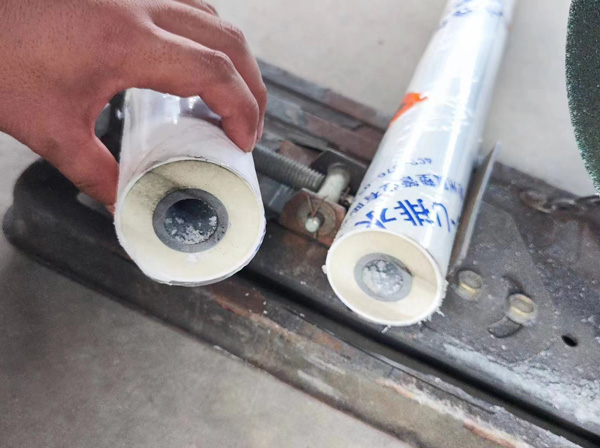 聚氨酯噴涂發(fā)泡一體機(jī)(圖4) PPR保溫管填充發(fā)泡聚緣脂