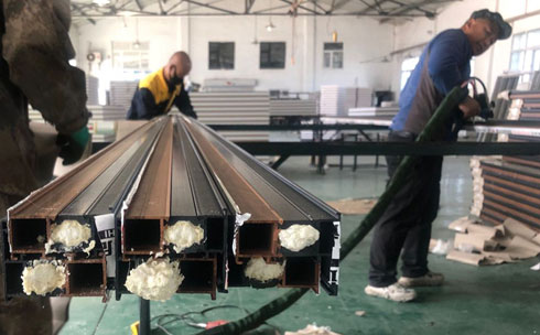 斷橋鋁型材中間填充硬質(zhì)聚氨酯泡沫(圖2) 斷橋鋁型材填充硬質(zhì)聚氨酯泡沫案例