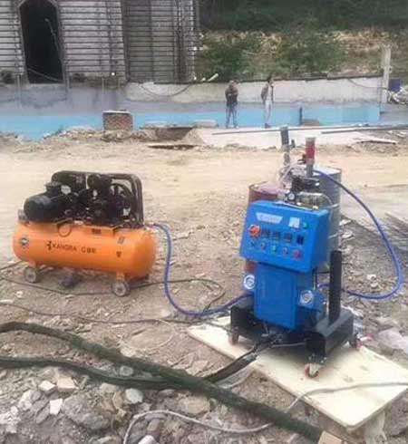 硬泡聚氨酯噴涂機(jī)保溫層(圖1) Q2600硬泡聚氨酯噴涂機(jī)