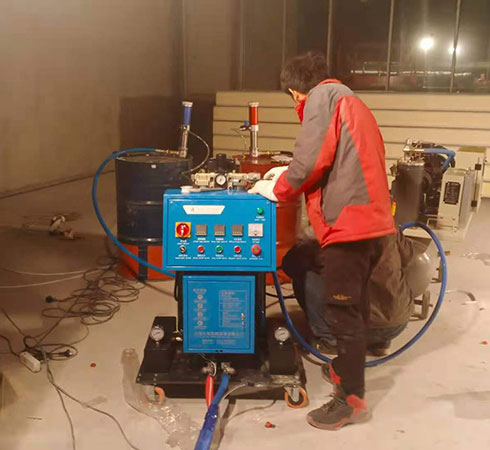 冷庫(kù)噴涂聚氨酯機(jī)子是什么樣的(圖2) Q2600冷庫(kù)噴涂聚氨酯機(jī)子