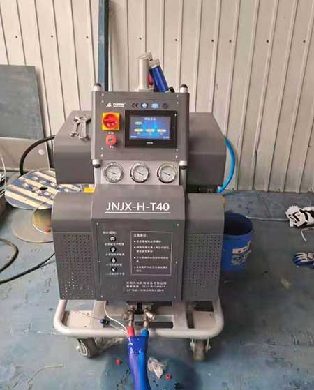 聚氨酯保溫發(fā)泡機(jī) 液壓型T40小型聚氨酯發(fā)泡機(jī)(圖1) T40小型聚氨酯發(fā)泡機(jī)