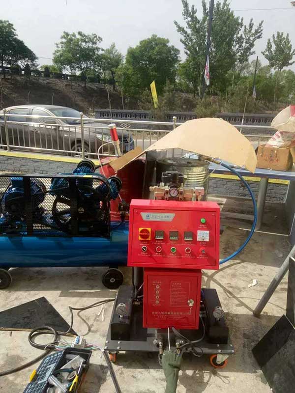 聚氨酯泡沫噴涂機(jī)(圖1) JNJX-III(E)型聚氨酯泡沫噴涂機(jī)