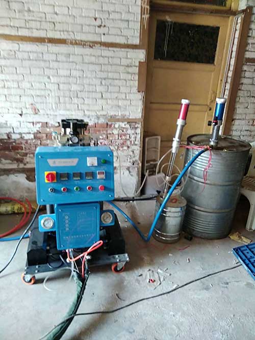 冷庫(kù)聚氨酯噴涂機(jī)(圖1) Q2600冷庫(kù)聚氨酯噴涂機(jī)